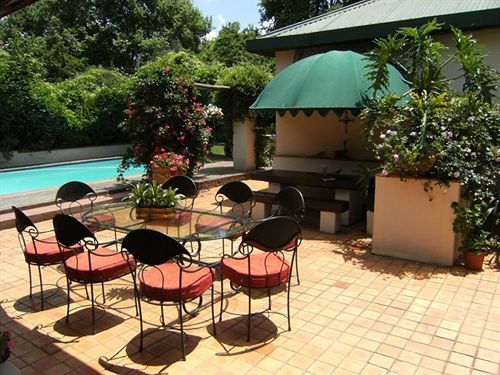 Village Green Guest House Randburg Exterior foto